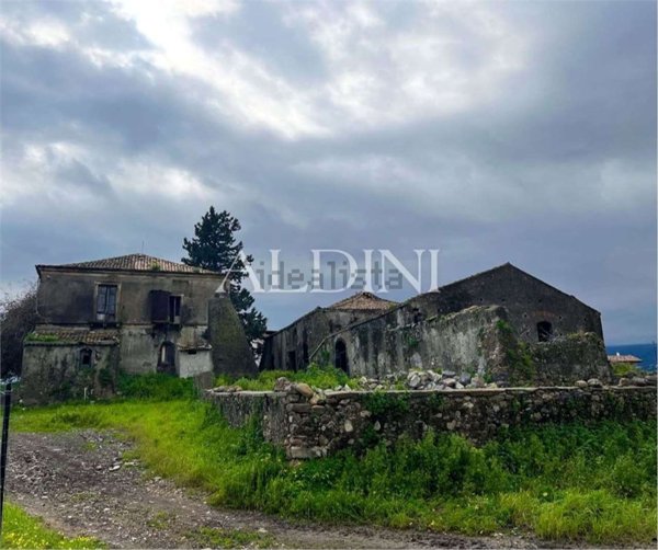 casa indipendente in vendita a Calatabiano in zona Lapide Pasteria