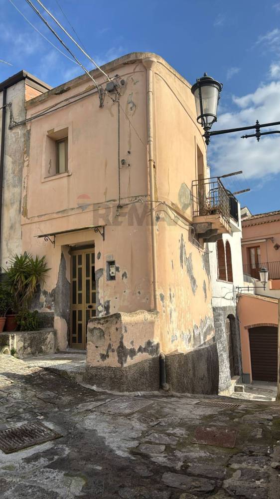 casa indipendente in vendita a Calatabiano