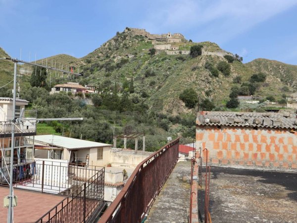 casa indipendente in vendita a Calatabiano