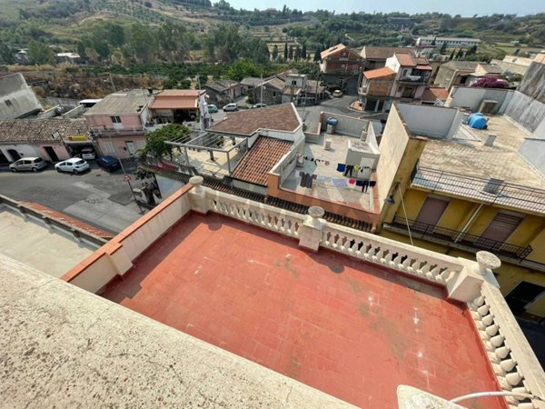 casa indipendente in vendita a Calatabiano in zona Lapide Pasteria