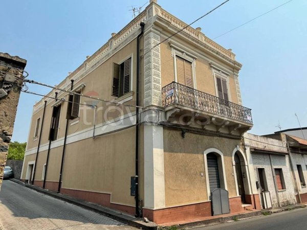 casa indipendente in vendita a Calatabiano in zona Lapide Pasteria