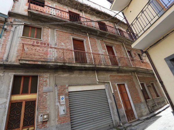 casa indipendente in vendita a Calatabiano