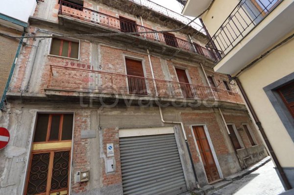 casa indipendente in vendita a Calatabiano