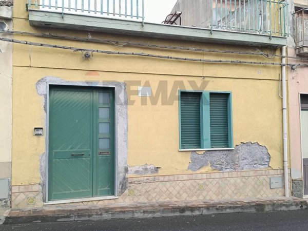 casa indipendente in vendita a Calatabiano