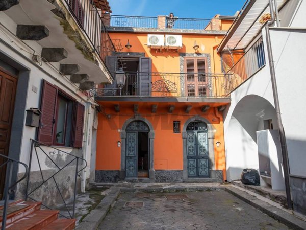 casa indipendente in vendita a Calatabiano