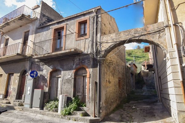 casa indipendente in vendita a Calatabiano
