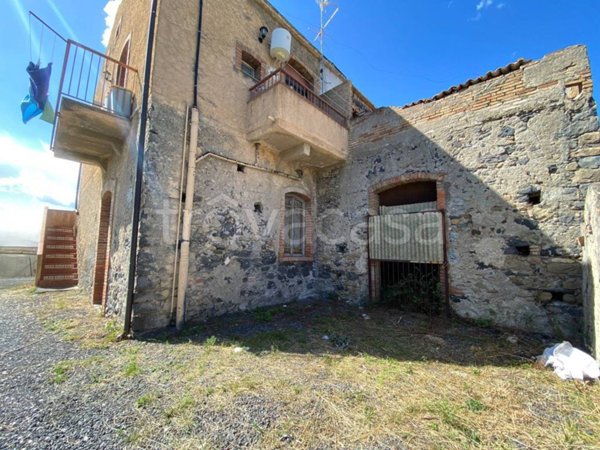 locale commerciale in vendita a Calatabiano