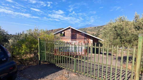 negozio in vendita a Calatabiano