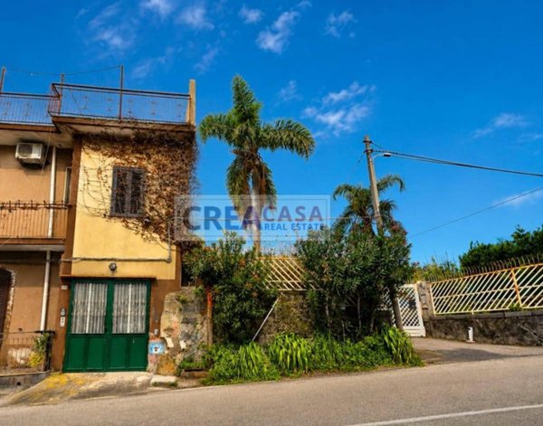 casa indipendente in vendita a Calatabiano