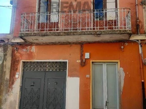 casa indipendente in vendita a Calatabiano