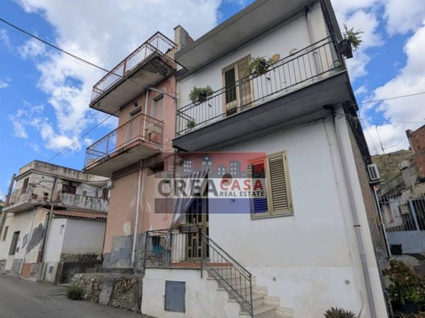 casa indipendente in vendita a Calatabiano