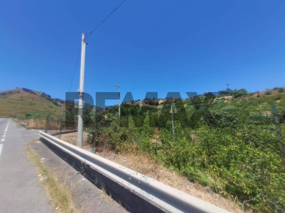 terreno agricolo in vendita a Calatabiano in zona Lapide Pasteria