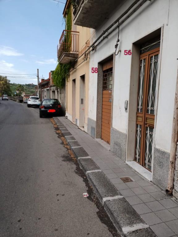 casa indipendente in vendita a Calatabiano in zona Lapide Pasteria