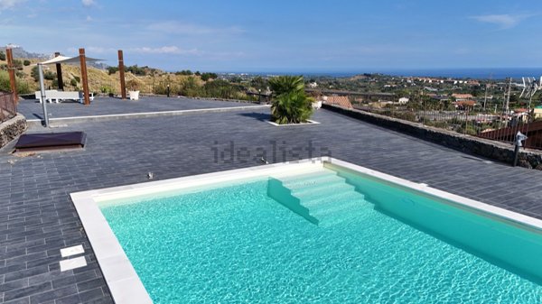 casa indipendente in vendita a Calatabiano in zona Lapide Pasteria