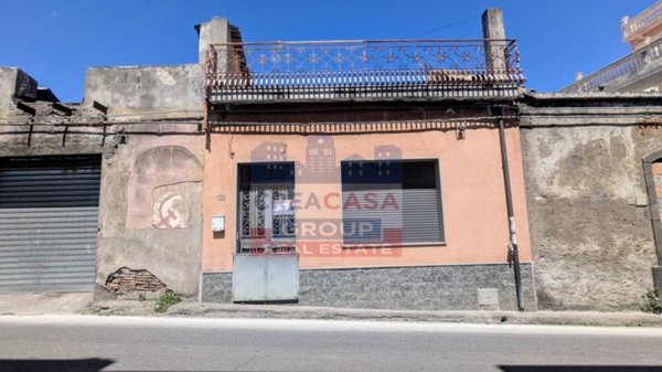 casa indipendente in vendita a Calatabiano in zona Lapide Pasteria