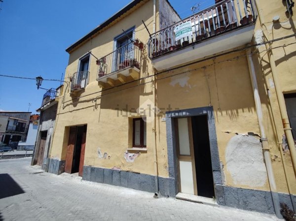 casa indipendente in vendita a Calatabiano
