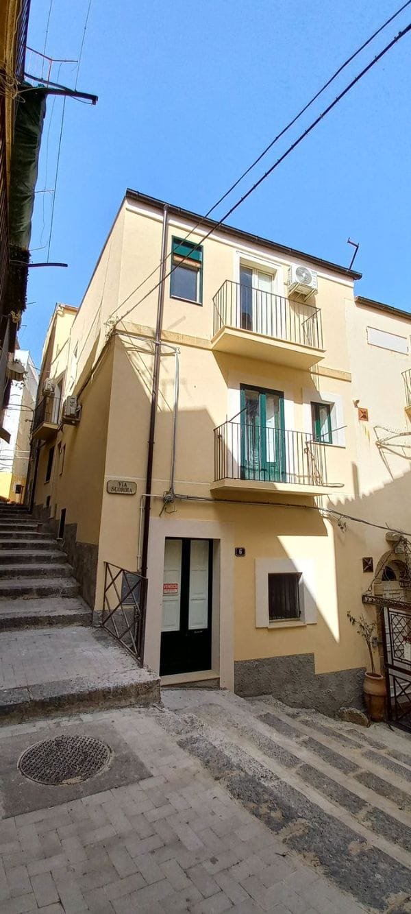 casa semindipendente in vendita a Caltagirone