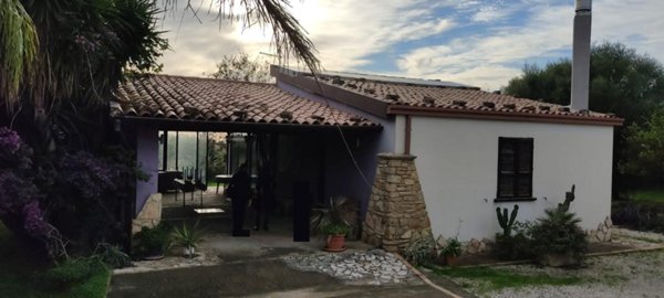 casa indipendente in vendita a Caltagirone in zona Santo Pietro