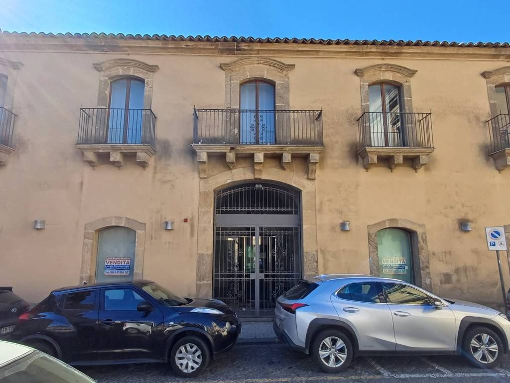 negozio in vendita a Caltagirone