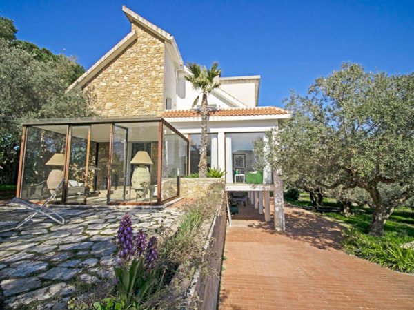 casa indipendente in vendita a Caltagirone