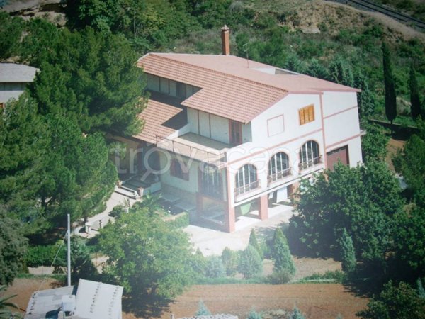 casa indipendente in vendita a Caltagirone
