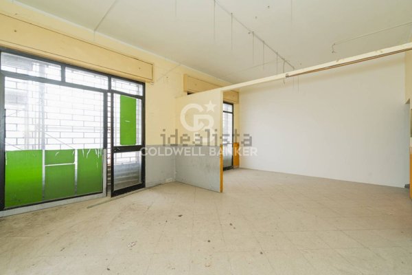 locale commerciale in vendita a Caltagirone