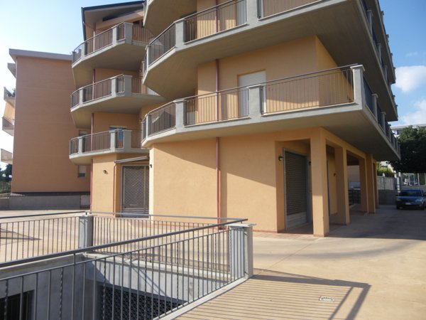 locale commerciale in vendita a Caltagirone