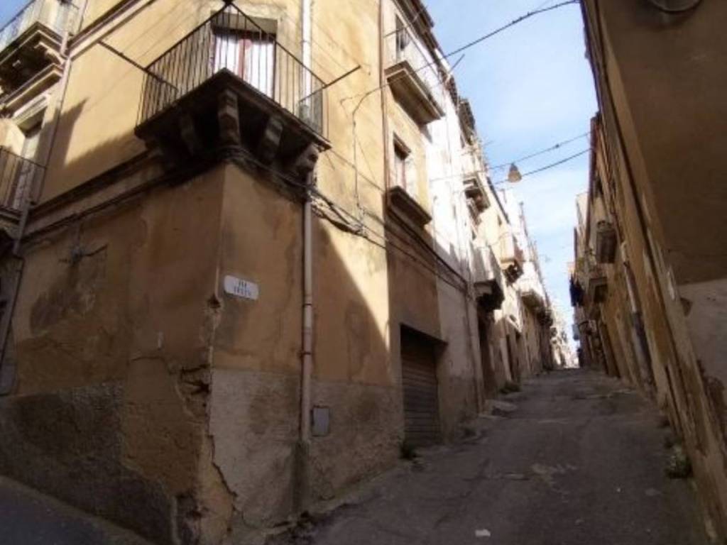 casa indipendente in vendita a Caltagirone