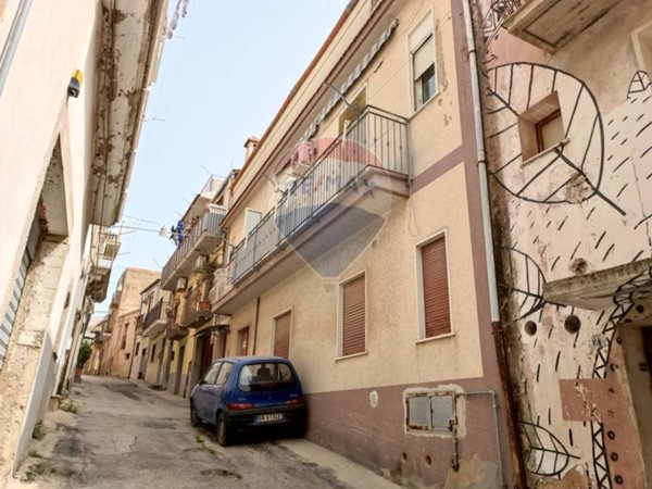 casa indipendente in vendita a Caltagirone in zona Santo Pietro