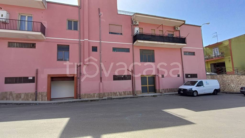locale commerciale in vendita a Caltagirone
