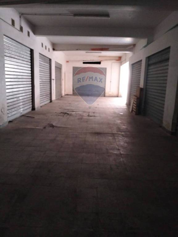 locale commerciale in vendita a Caltagirone