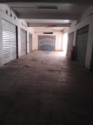 locale commerciale in vendita a Caltagirone