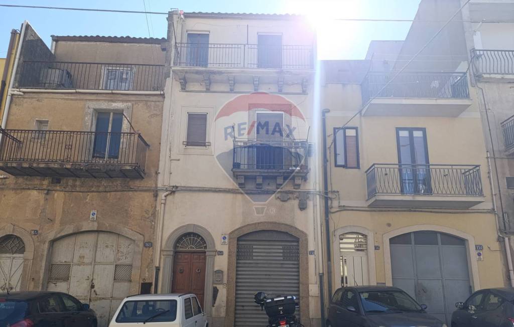 casa indipendente in vendita a Caltagirone