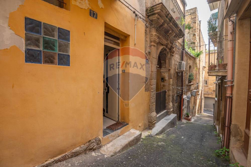 casa indipendente in vendita a Caltagirone