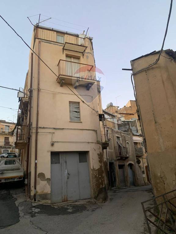 casa indipendente in vendita a Caltagirone