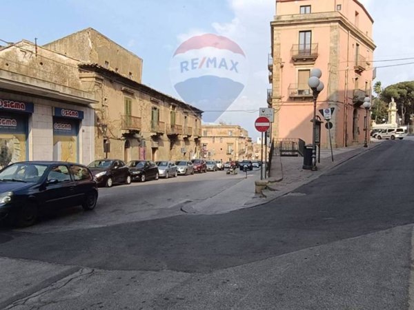 negozio in vendita a Caltagirone