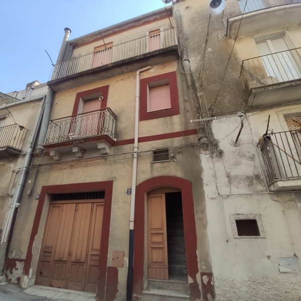 casa indipendente in vendita a Caltagirone in zona Santo Pietro