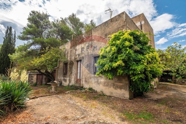 casa indipendente in vendita a Caltagirone