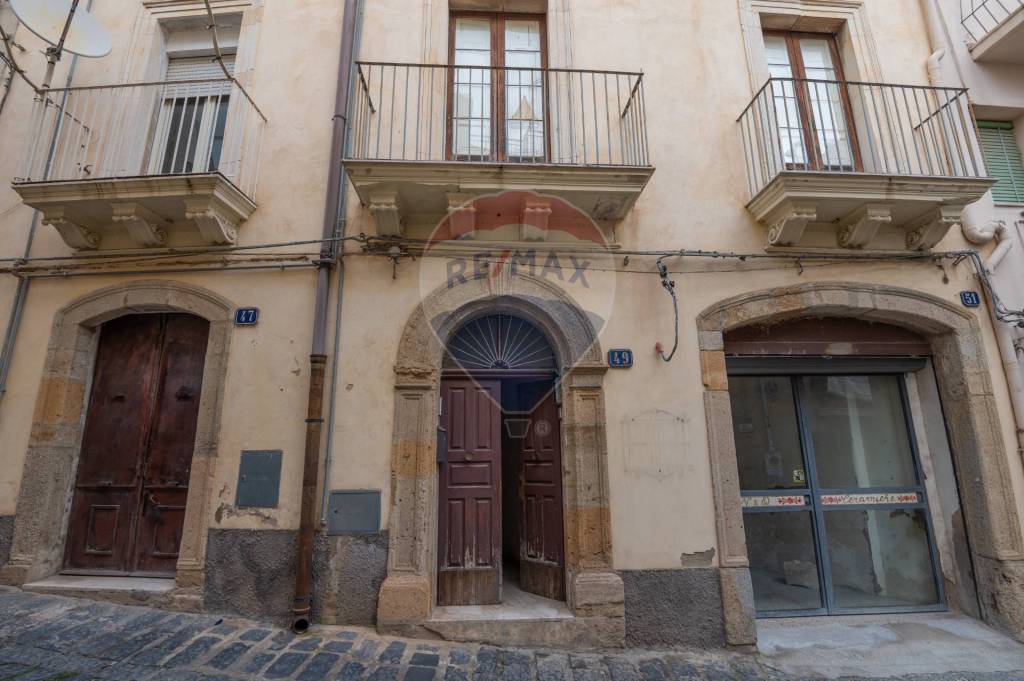 negozio in vendita a Caltagirone