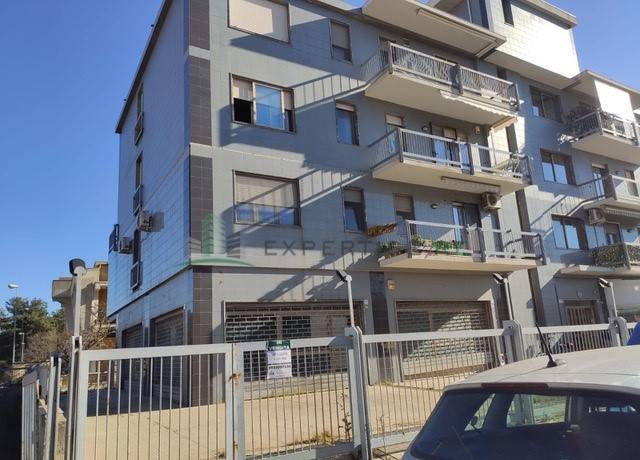 locale commerciale in vendita a Caltagirone