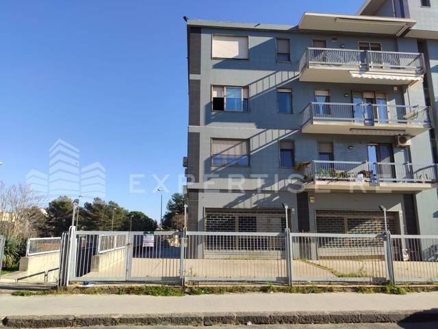 locale commerciale in vendita a Caltagirone