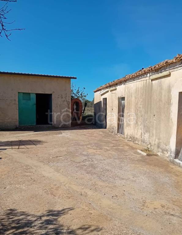 casa indipendente in vendita a Caltagirone in zona Santo Pietro