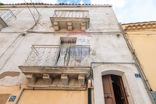 casa indipendente in vendita a Caltagirone