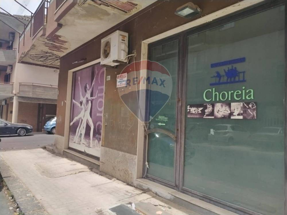 locale commerciale in vendita a Caltagirone