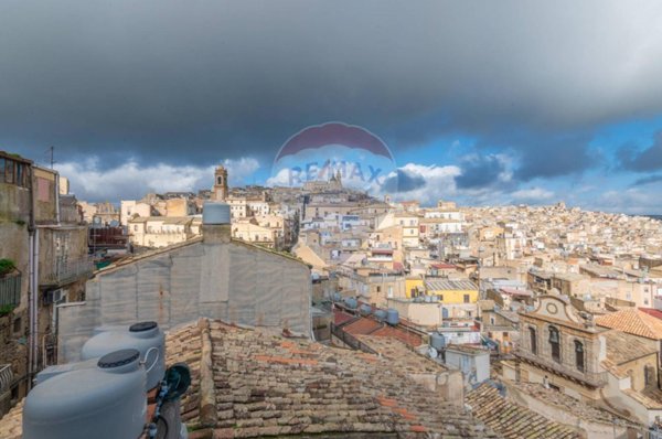 casa indipendente in vendita a Caltagirone