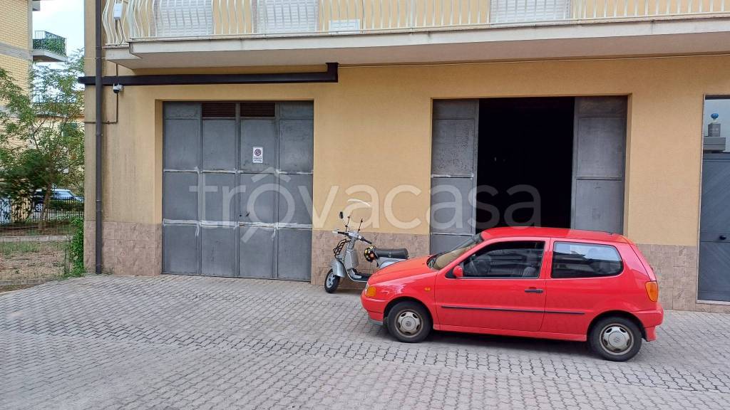 locale commerciale in vendita a Caltagirone