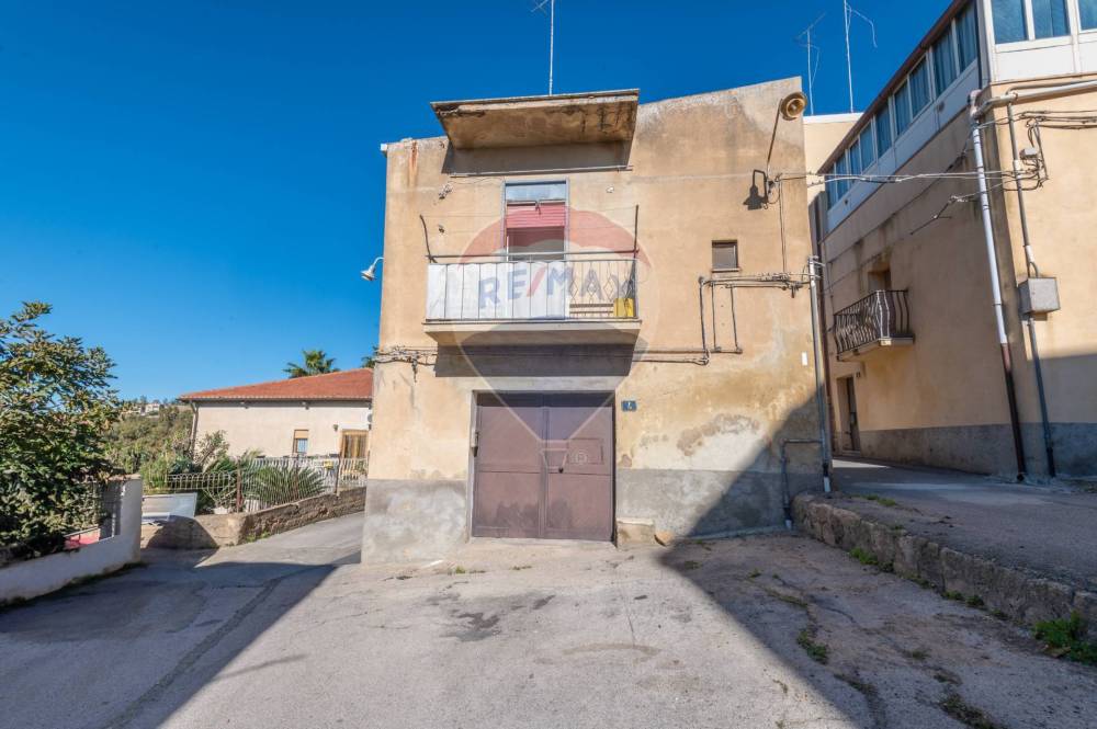 casa indipendente in vendita a Caltagirone
