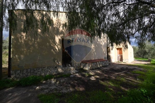 casa indipendente in vendita a Caltagirone in zona Santo Pietro