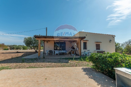 casa indipendente in vendita a Caltagirone in zona Santo Pietro