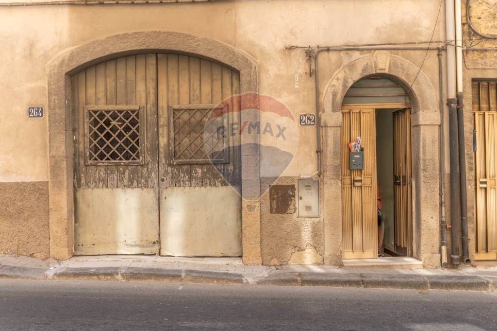 casa indipendente in vendita a Caltagirone